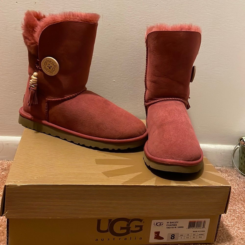 Ugg w/ Bailey Charms